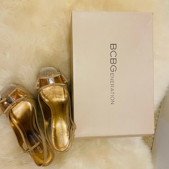 BCBG beige/gold open toe sandal for sale - Picture 2 of 6